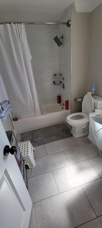 Private Bedroom Near Boston Bagian luar foto