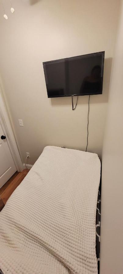 Private Bedroom Near Boston Bagian luar foto