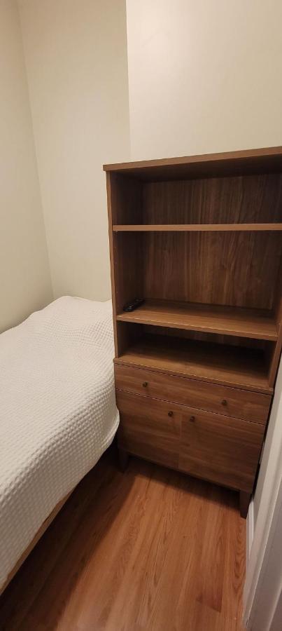 Private Bedroom Near Boston Bagian luar foto