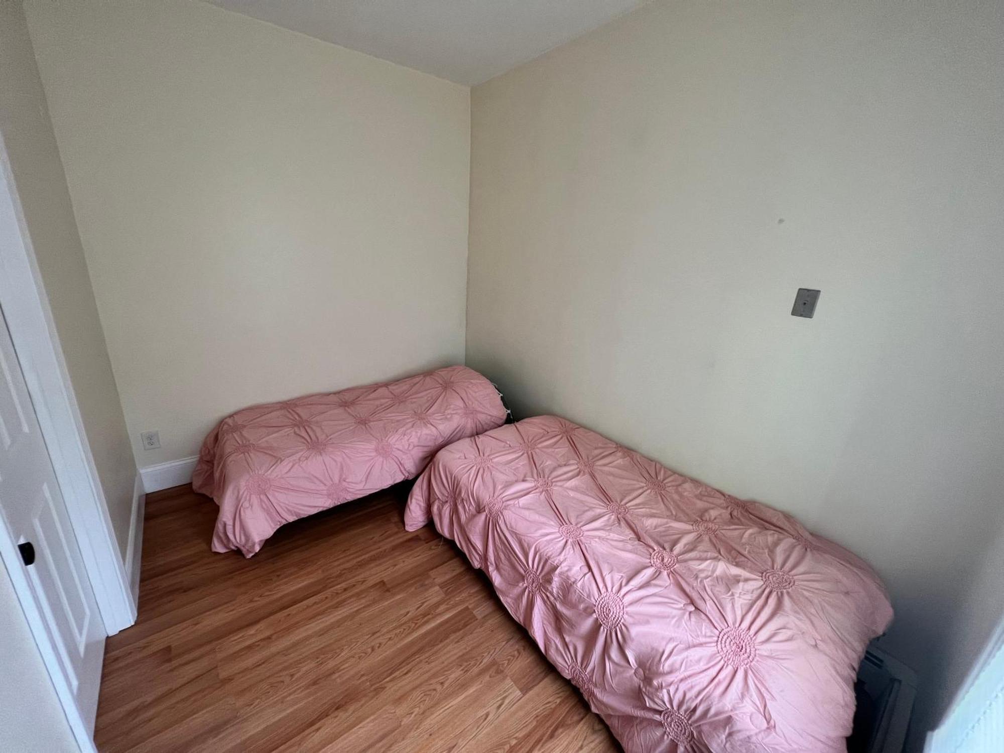 Private Bedroom Near Boston Bagian luar foto