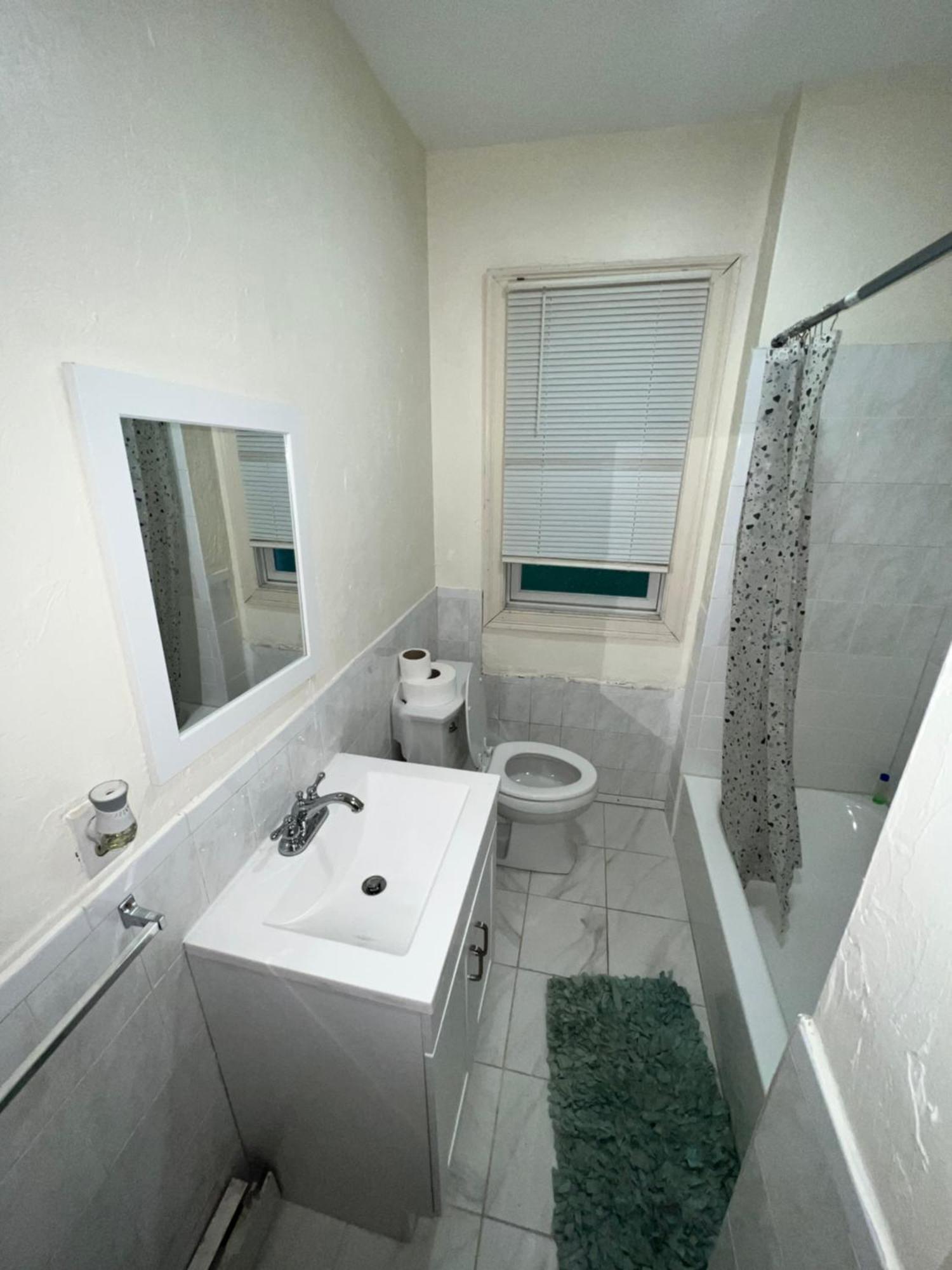 Private Bedroom Near Boston Bagian luar foto