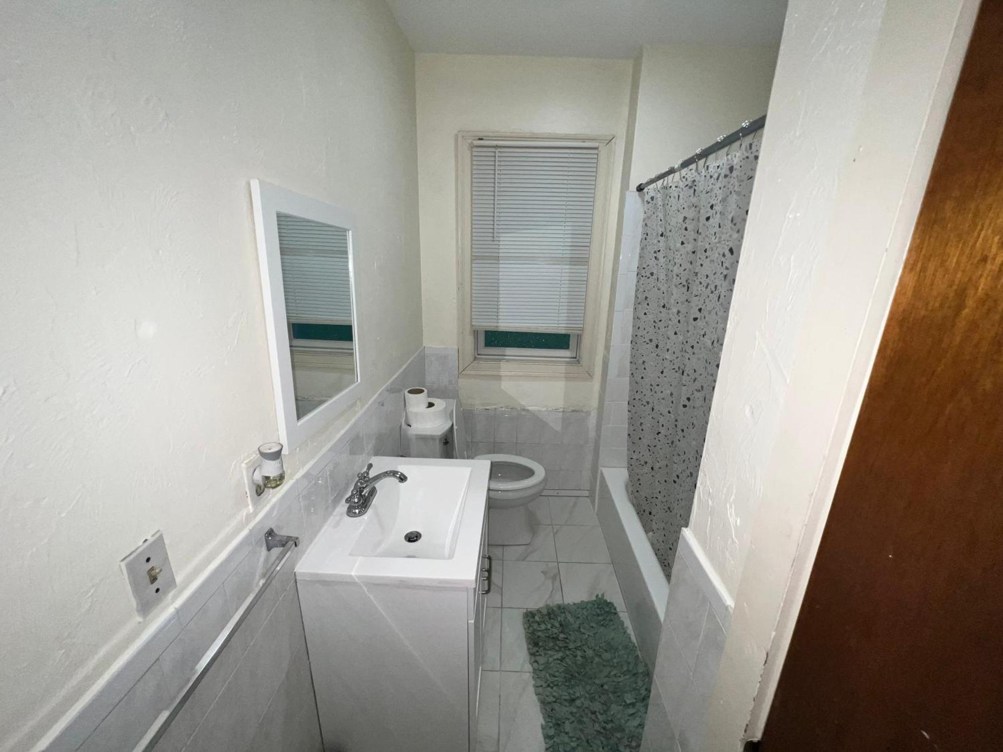 Private Bedroom Near Boston Bagian luar foto