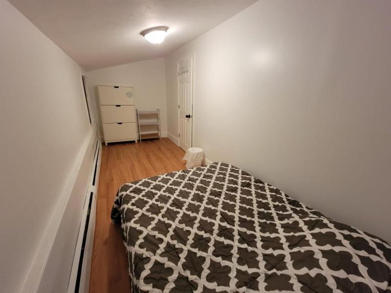 Private Bedroom Near Boston Bagian luar foto